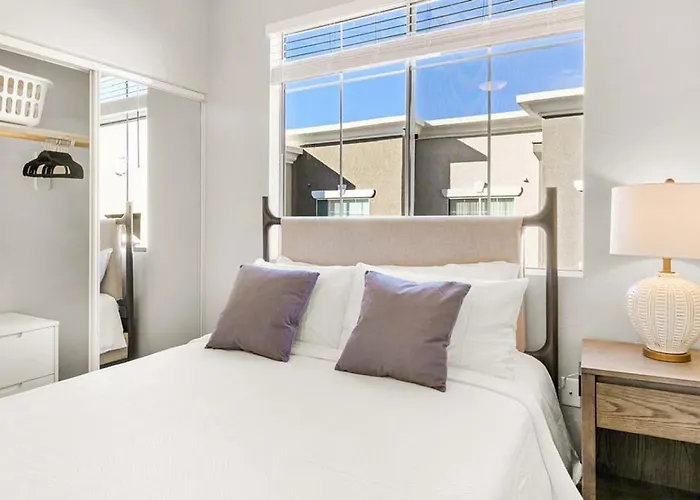 Landing - Modern With Amazing Amenities *