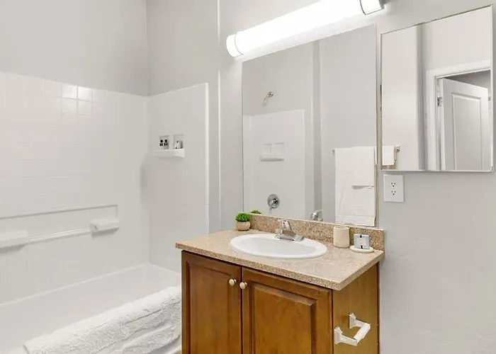 Landing - Modern With Amazing Amenities *
